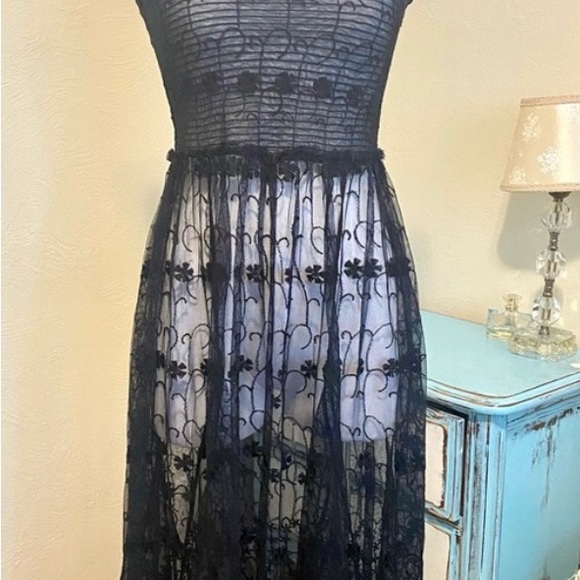 NWT Intimately Free People Strapless Tube Top Sheer Lace Midi Dress, Black
XS - Picture 6 of 9